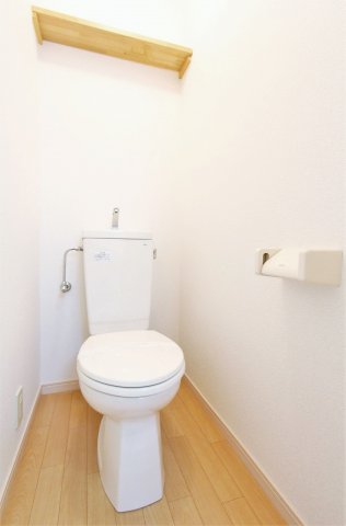 トイレ　参考写真（同物件別部屋）