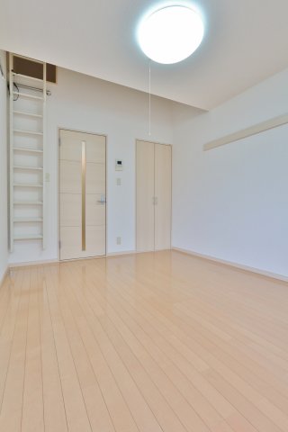 居室・リビング　参考写真（同物件別部屋）