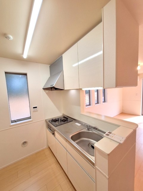 キッチン　★ガス2口グリル付きのシステムキッチン★★別部屋反転タイプ