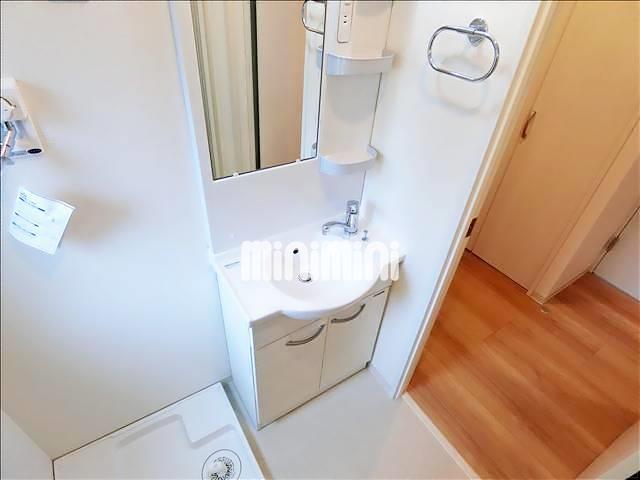 洗面設備　朝の身支度に嬉しい洗髪洗面化粧台です。