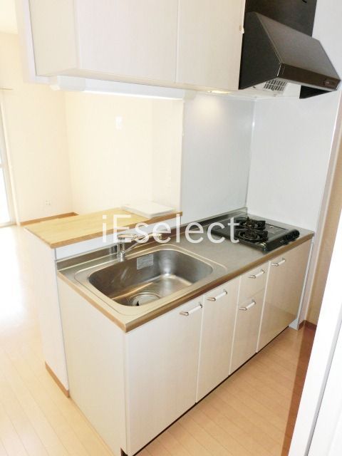 キッチン　カウンターキッチンで話しながらお料理できます。