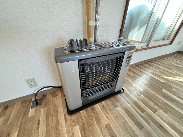 その他設備　灯油ＦＦ式ストーブ