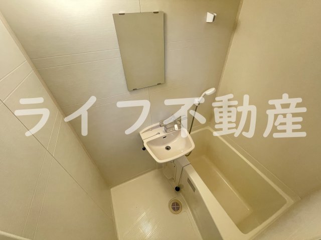 バス・シャワールーム　落ち着いた空間のお風呂です