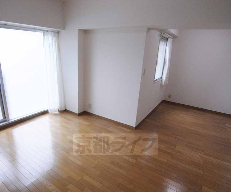 居室・リビング　明るい室内