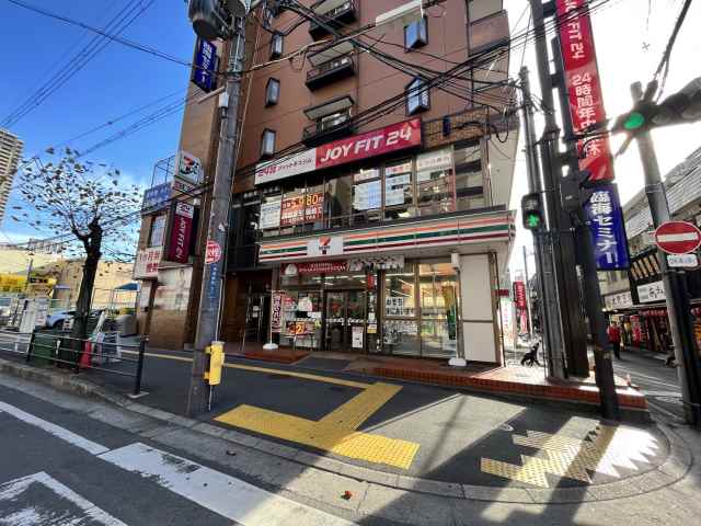 コンビニ　セブンイレブン（コンビニ）まで522m