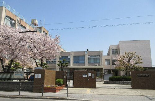 中学校　新巽中学校（中学校）まで330m