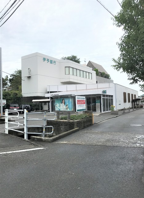 銀行　伊予銀行空港通支店（銀行）まで853m