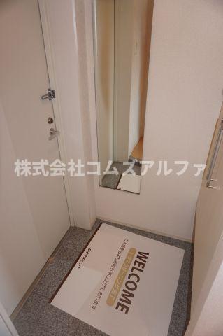 玄関　ジェイ・エス・ティ横浜東　玄関