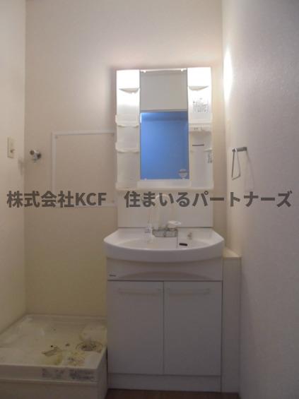 洗面設備　ゆったりとスペースのある洗面所