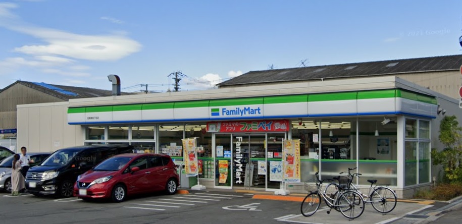 コンビニ　ファミリーマート 加美東四丁目店（コンビニ）まで328m