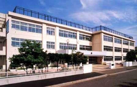 中学校　札幌市立新川西中学校（中学校）まで523m