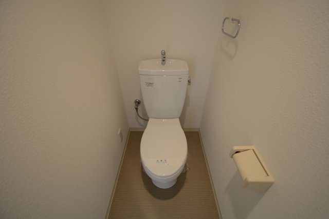 トイレ　シンプルで掃除のしやすいトイレです！