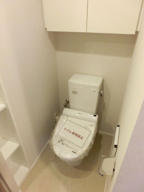 トイレ　★上部収納　ウォシュレット完備です★