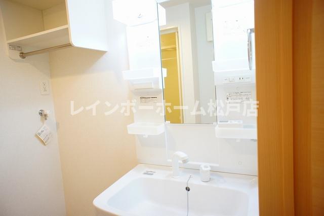 洗面設備　コンパクトで使いやすい洗面所