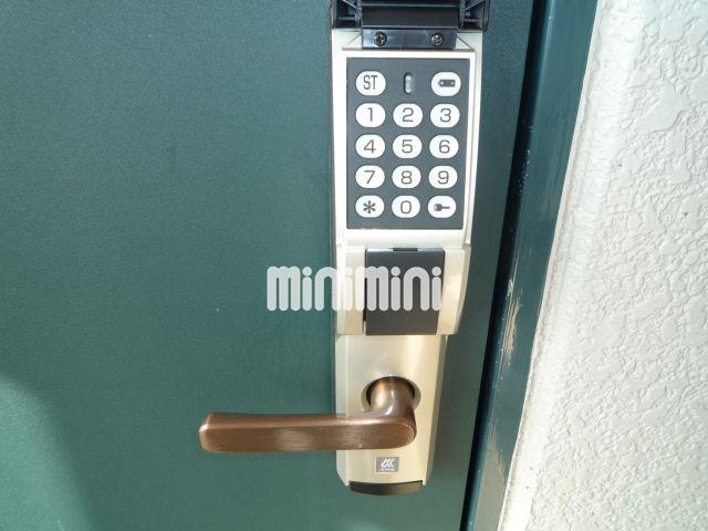 玄関　電子ロックです