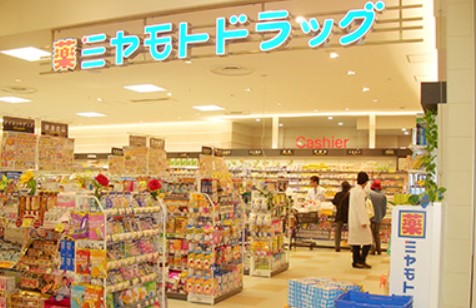 ドラックストア　ミヤモトドラッグオリナス錦糸町店（ドラッグストア）まで574m