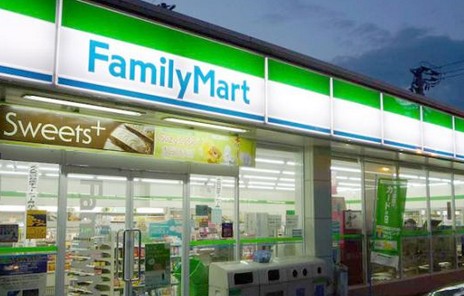 コンビニ　ファミリーマート 川口青木町公園前店（コンビニ）まで150m