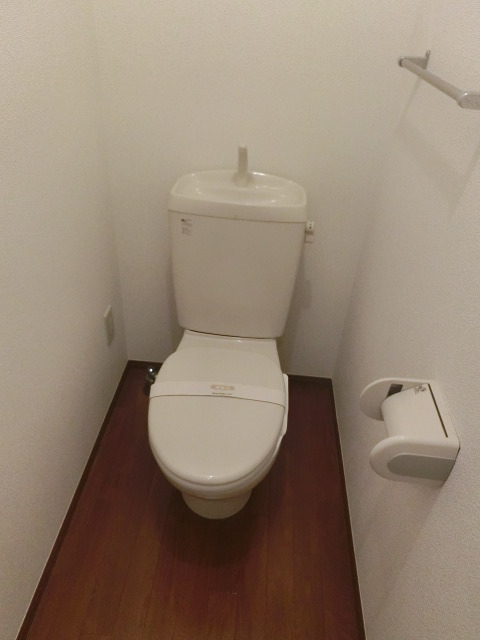 トイレ　清潔感のあるトイレですね。居心地もよさそう。。