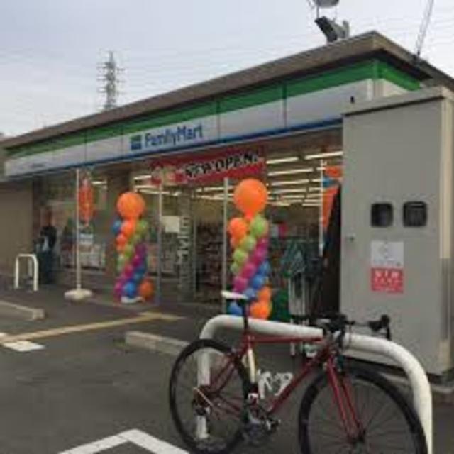 コンビニ　ファミリーマート三田南が丘店（コンビニ）まで452m