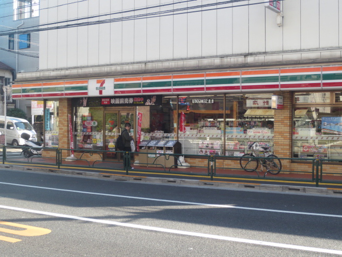 コンビニ　セブンイレブン（コンビニ）まで226m