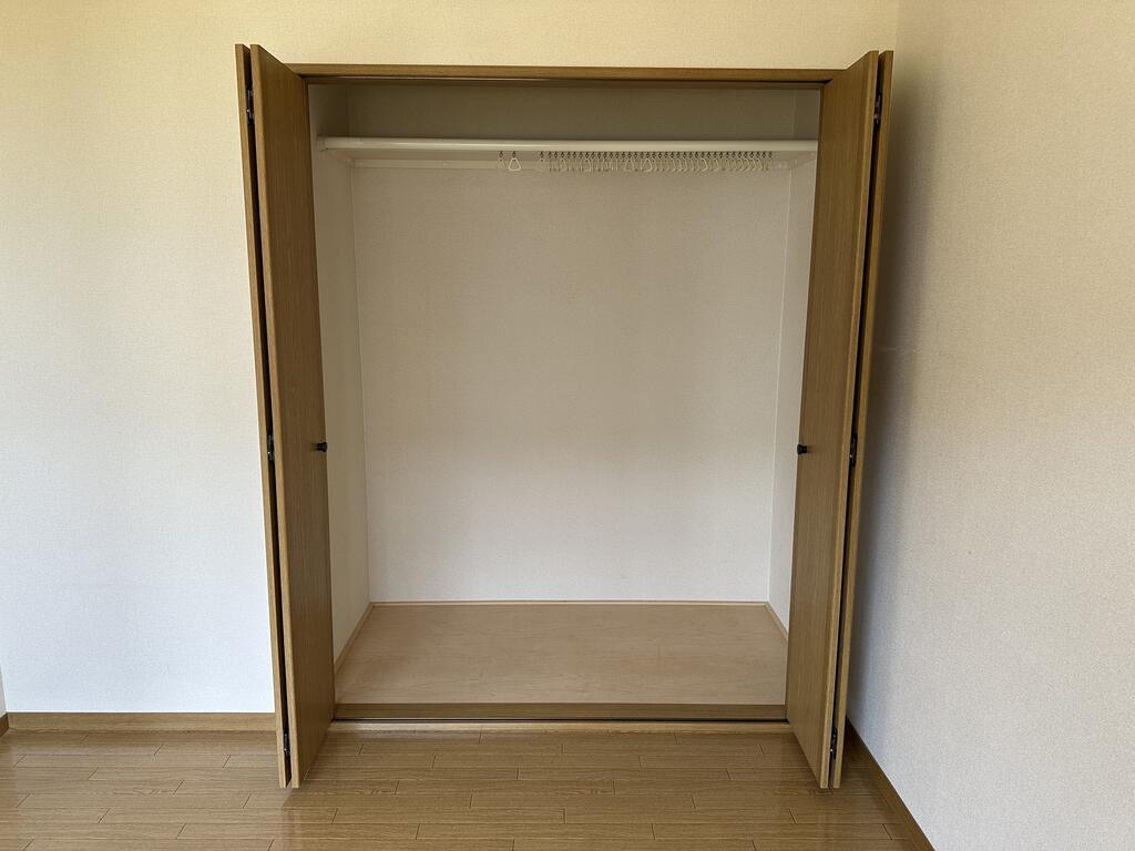 収納　東側洋室　収納