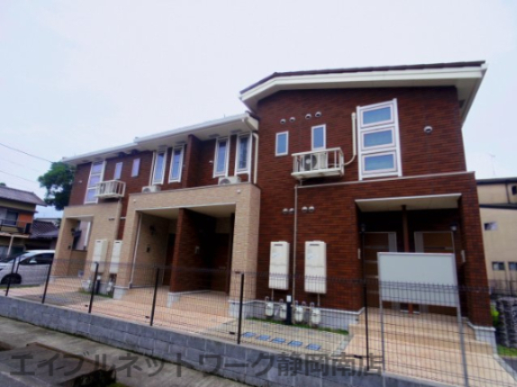 建物外観　落ち着いた雰囲気の外観です