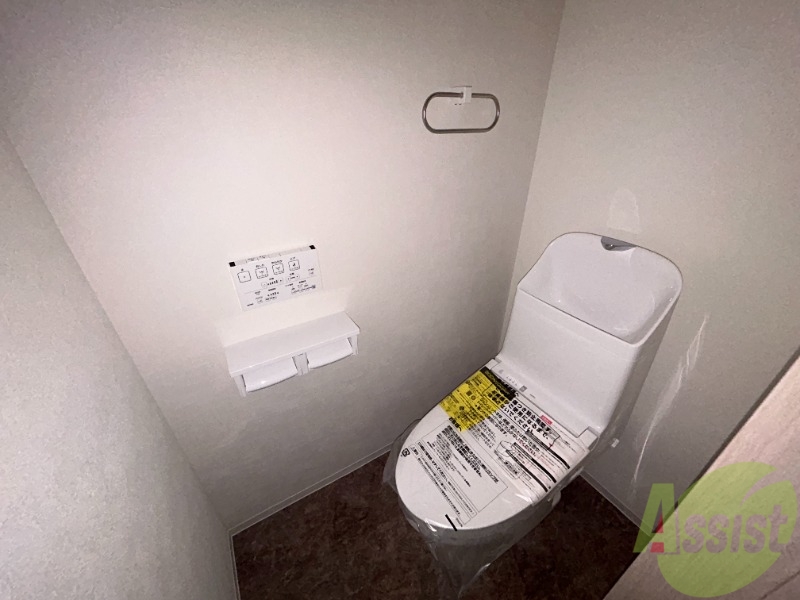 トイレ　トイレは温水洗浄便座となっており、快適にお使いいただけます。