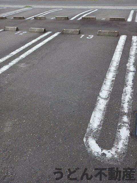駐車場　うどん県のお部屋探しはうどん不動産へ うどんちゃんとLINE