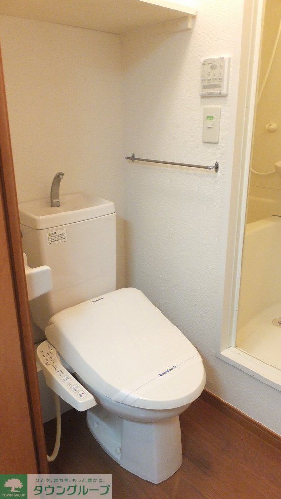 トイレ　温水洗浄便座機能付き
