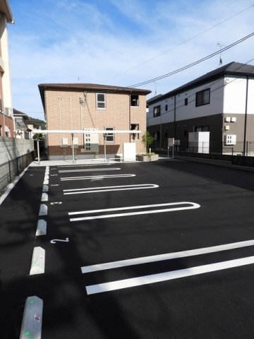 駐車場　駐車場があるので、車を買う予定の方も安心です