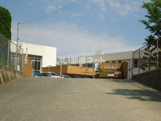 小学校　古賀市立花鶴小学校（小学校）まで1461m