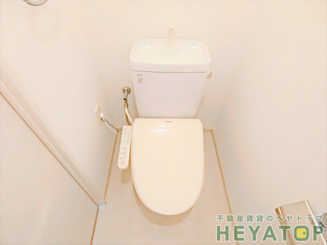 トイレ　温水洗浄便座（同仕様写真）