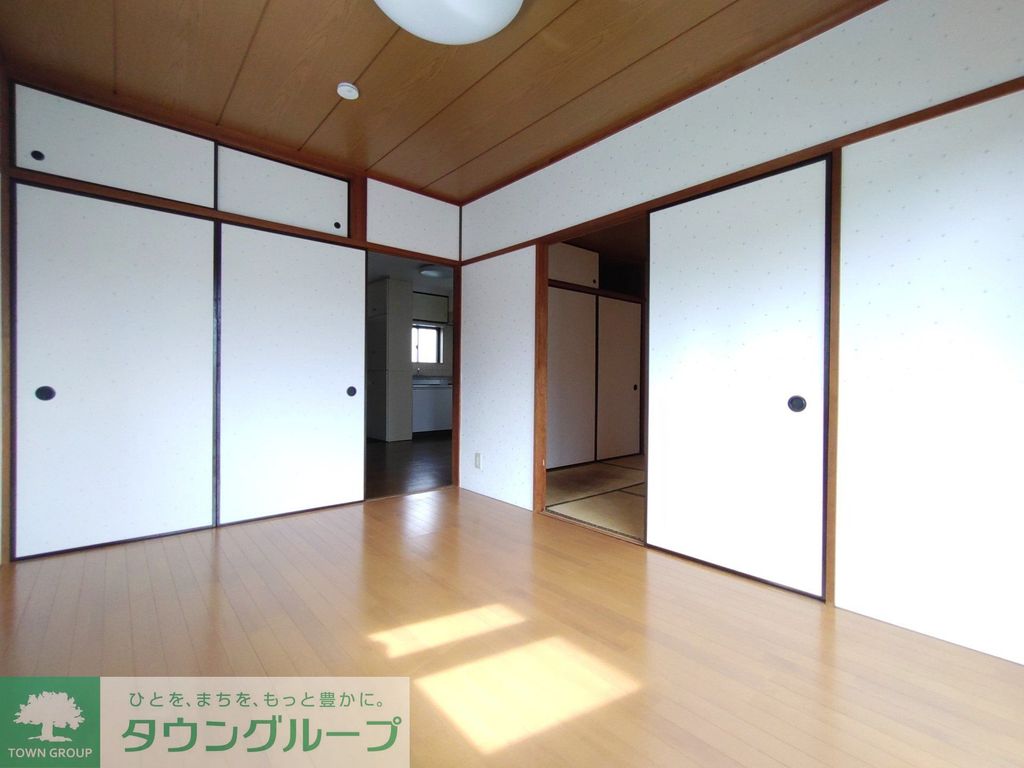 スカイブルー関口の居間写真