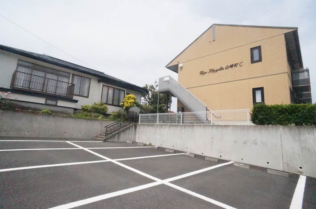 建物外観　駐車場