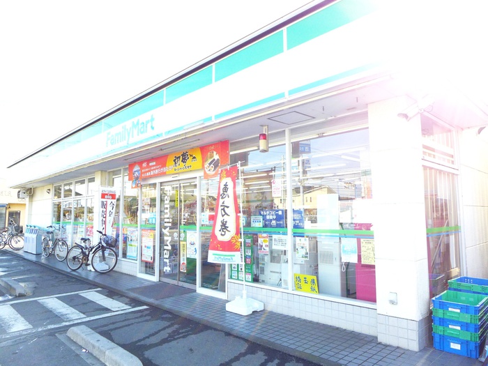 コンビニ　ファミリーマート（コンビニ）まで260m