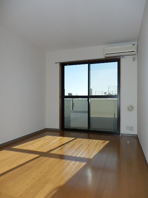 居室・リビング　明るいお部屋です