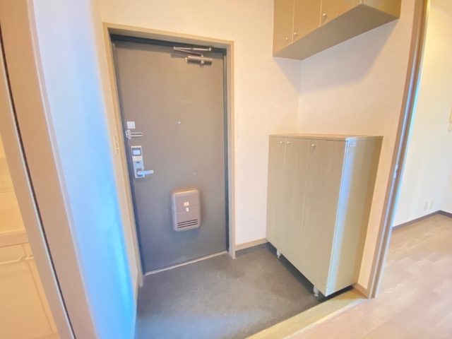 玄関　カードキー使用の玄関