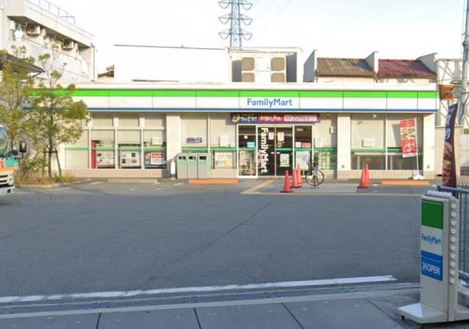 コンビニ　ファミリーマート（コンビニ）まで368m