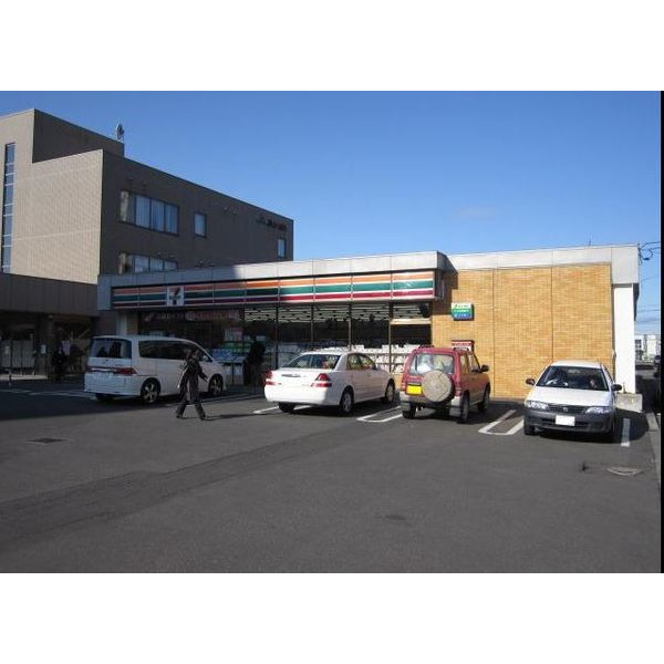 コンビニ　セブンイレブン札幌厚別中央５条店（コンビニ）まで221m