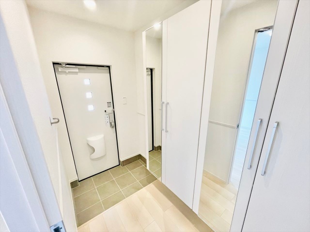 玄関　※同一建物内１０３号室内装写真転載