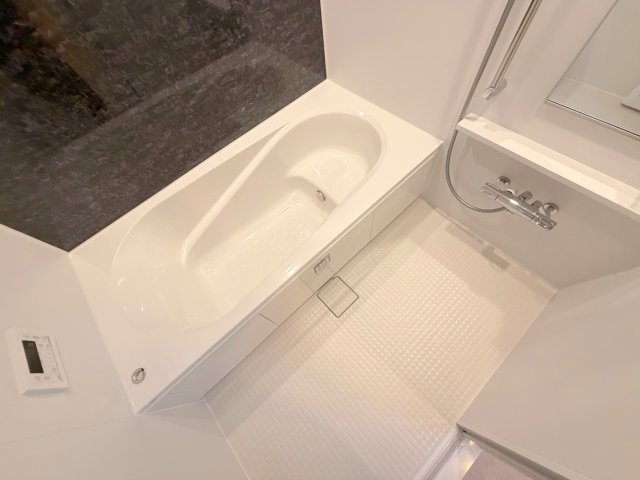 バス・シャワールーム　広めのお風呂は一日の疲れを癒してくれます。