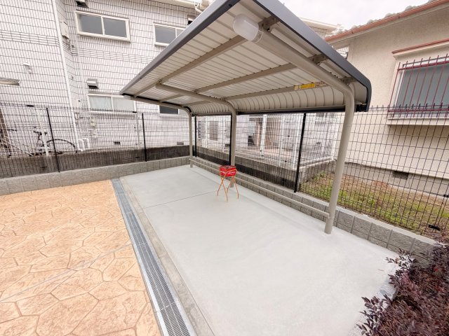 駐車場　敷地内には入居者専用の駐輪スペースもあります。