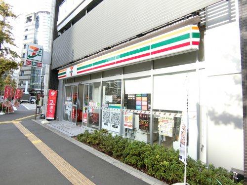 コンビニ　セブンイレブン文京本郷3丁目店（コンビニ）まで167m