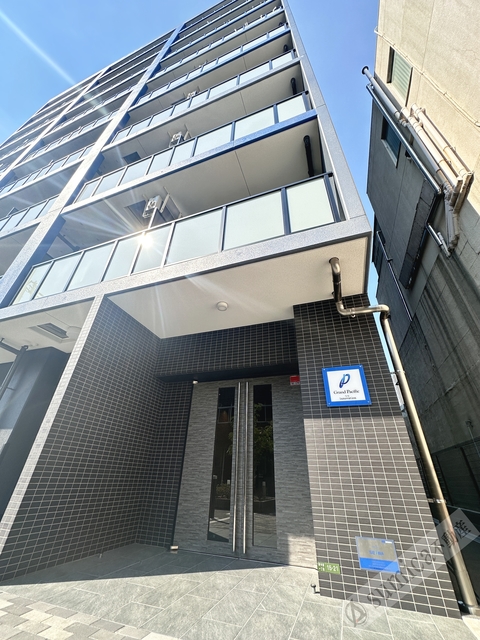 エントランス　南向きで明るい建物です♪