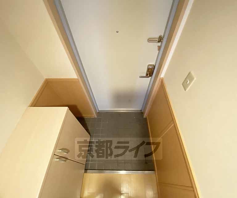 玄関　４段の靴収納付きの玄関