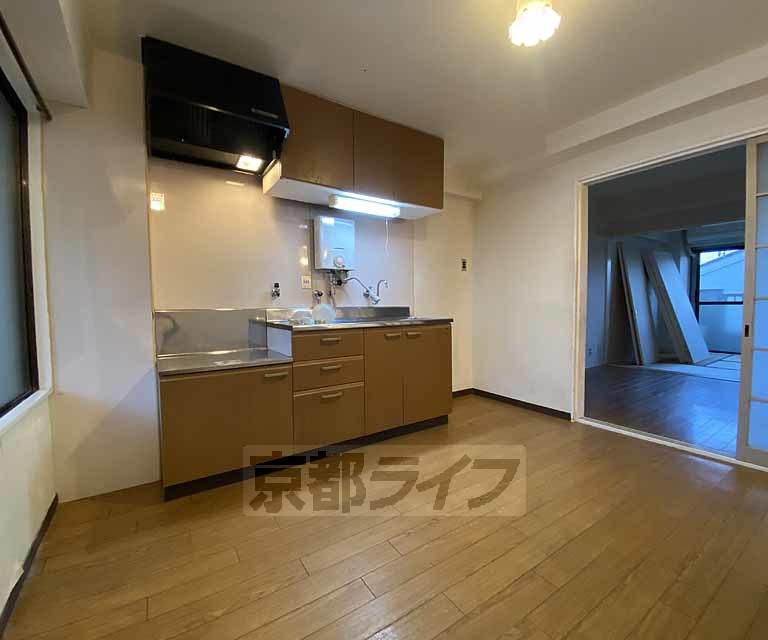 居室・リビング　落ち着いた雰囲気のお部屋です