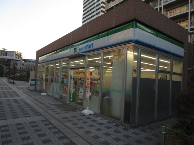 コンビニ　ファミリーマート品川シーサイド駅前店（コンビニ）まで1104m