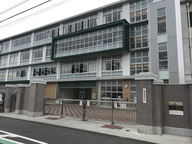 中学校　岡山市立桑田中学校（中学校）まで733m