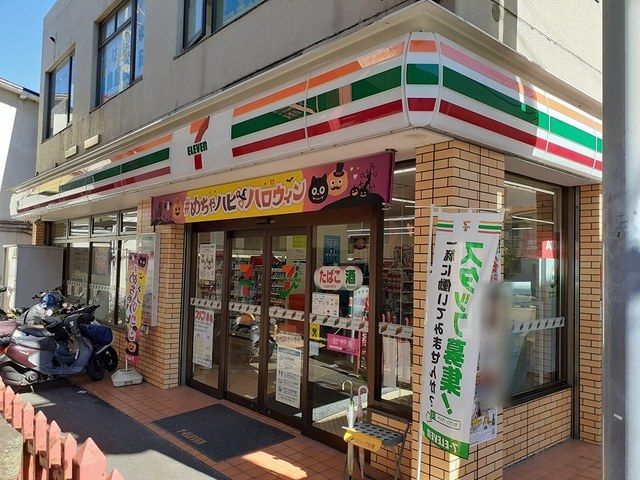 コンビニ　セブンイレブン様（コンビニ）まで185m