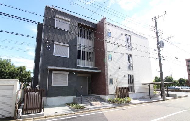 建物外観　重厚感ある見た目でホテルライクな佇まいが印象的です♪